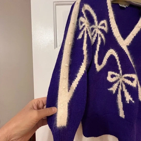 Vintage Cute Purple Sweater with White Bows - Picture 5 of 7